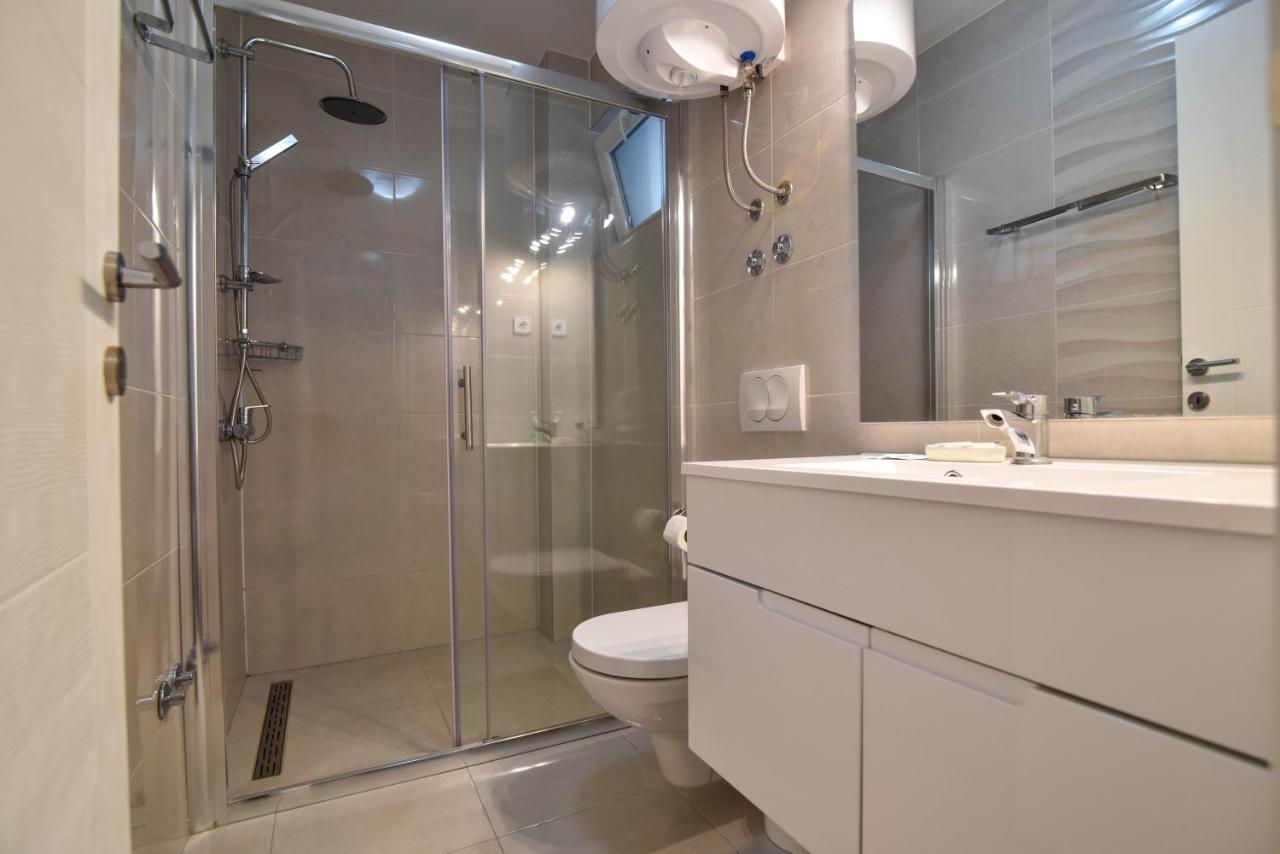 Carlotta Apartment *