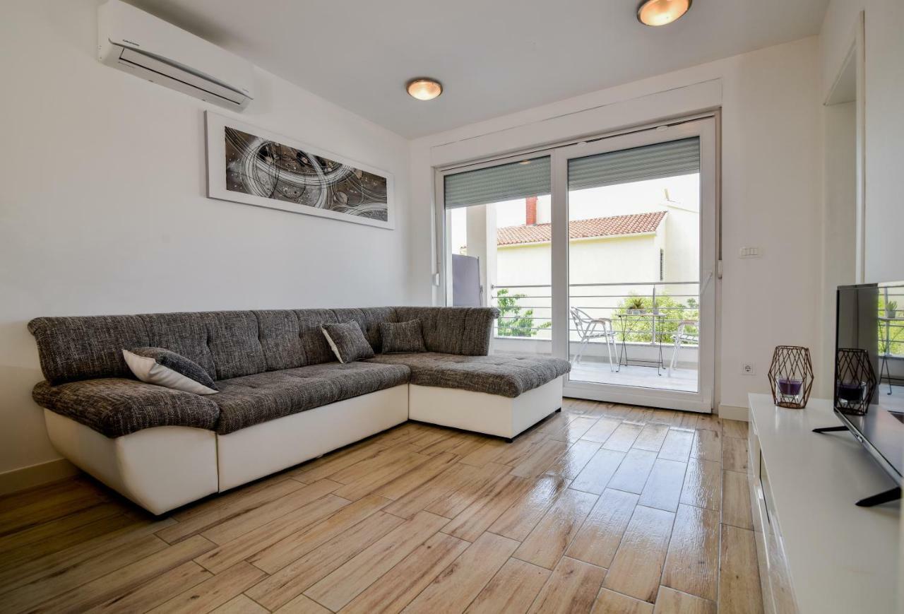 Carlotta Apartment *