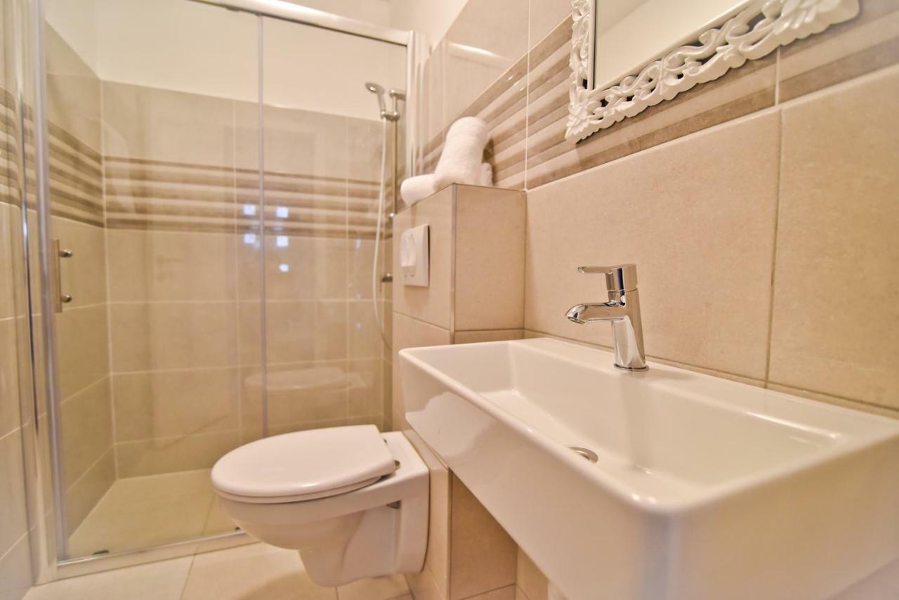 Carlotta Apartment *